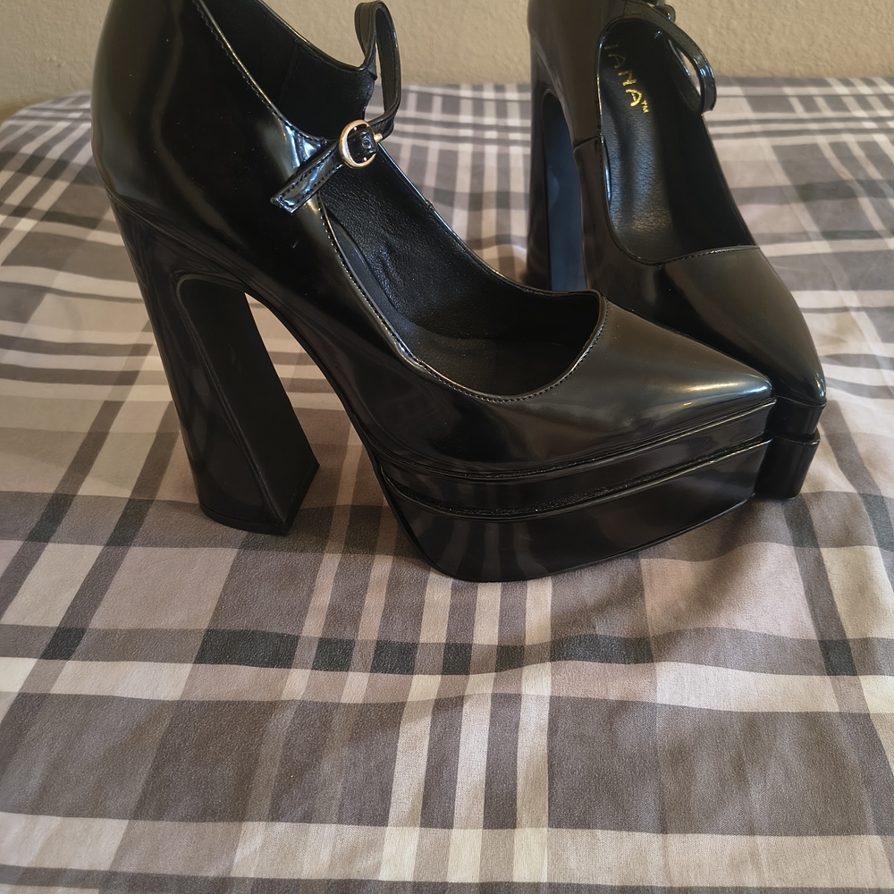 Liliana Glossy Black Platform Heels